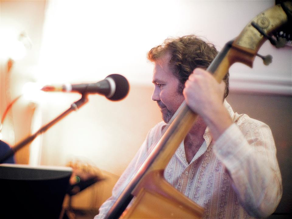 Hans Lovejoy performing